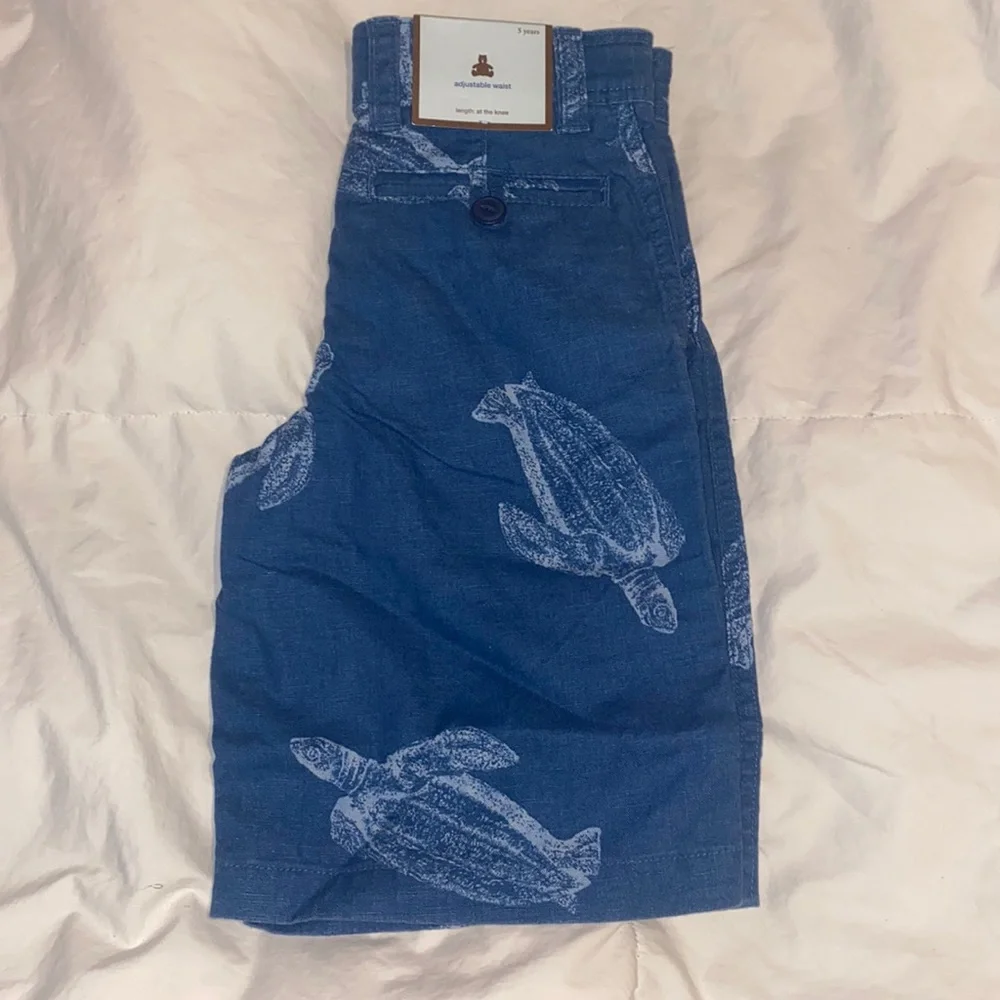 Gap linen and cotton blend blue shorts with turtle design size 5 NWT